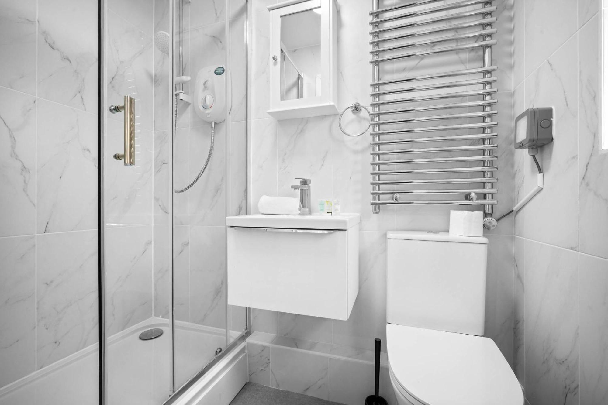 Luxury 3 Bedroom Apartment - Terrace - Near City Centre - Wifi - Smart Tv 1Mr Birmingham Bagian luar foto
