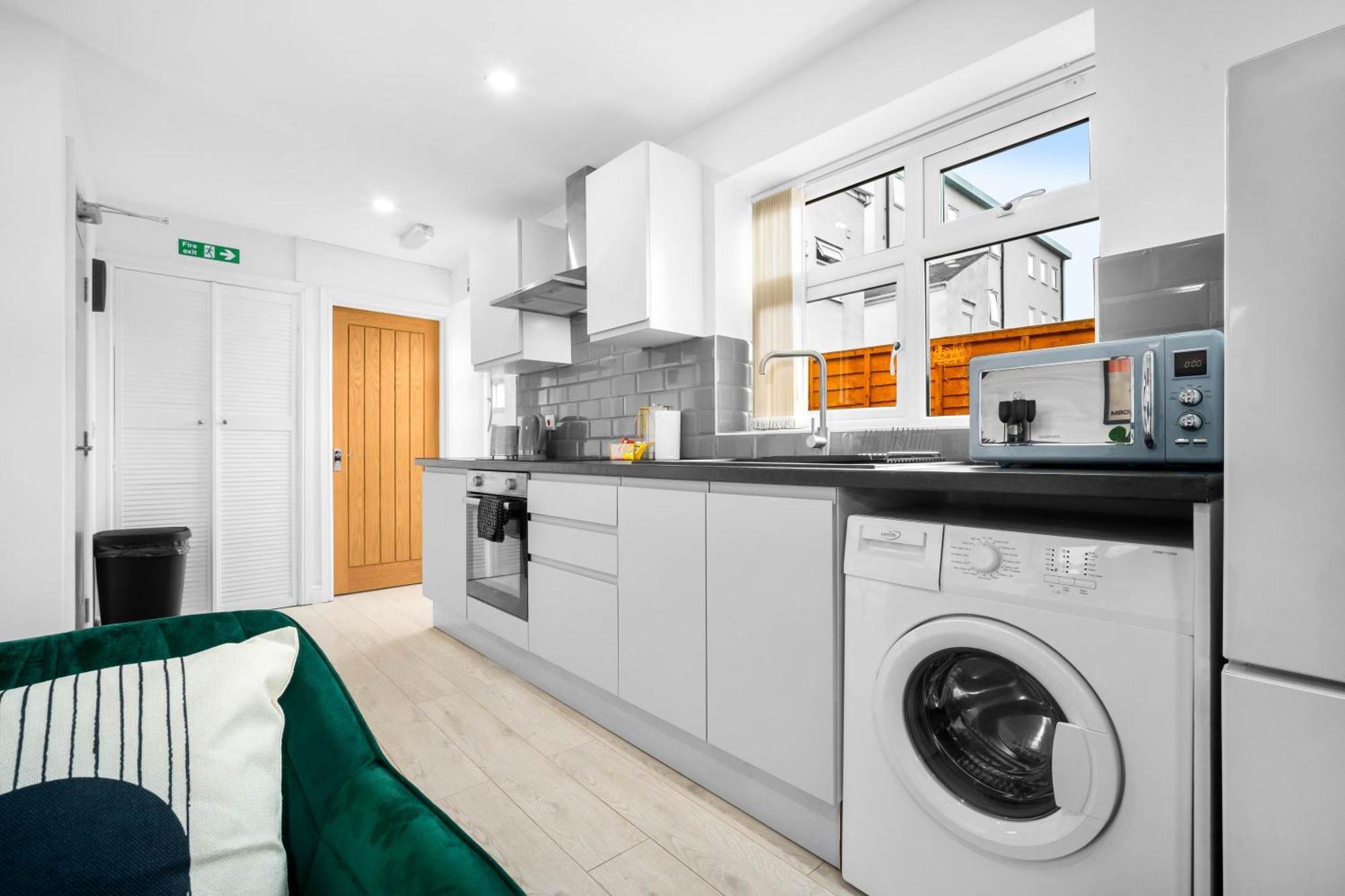 Luxury 3 Bedroom Apartment - Terrace - Near City Centre - Wifi - Smart Tv 1Mr Birmingham Bagian luar foto